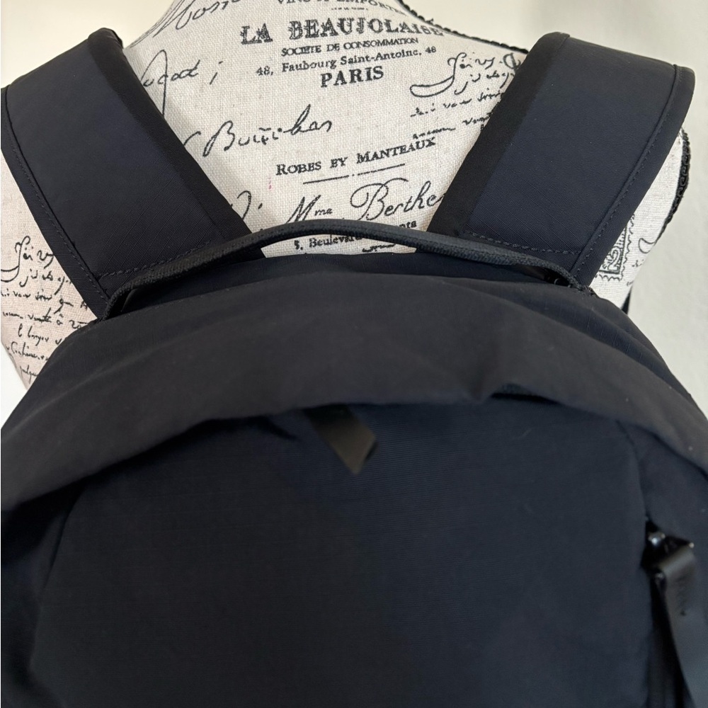 Alpaka Metro Backpack 12L - Picture 3 of 11
